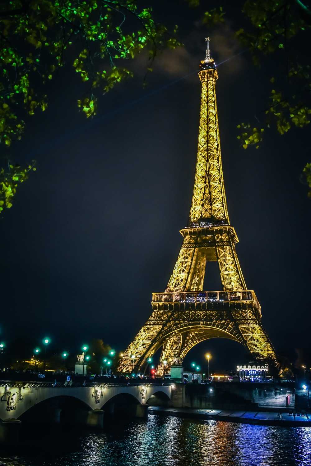 4K Eiffel Tower Wallpaper | WhatsPaper