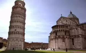 Desktop Pisa Tower Wallpaper