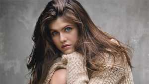 Desktop Alexandra Daddario Wallpaper