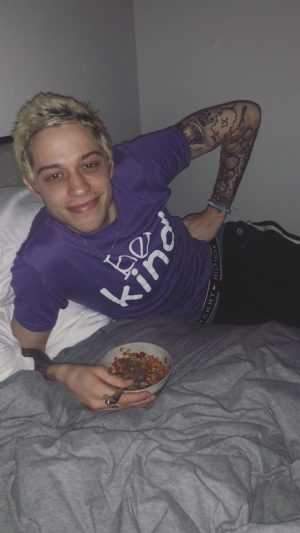 Pete Davidson Wallpaper