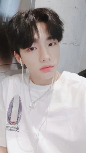 Hyunjin Wallpaper 