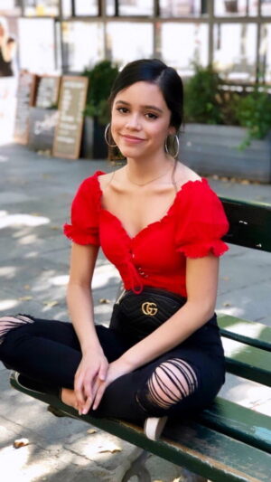 4K Jenna Ortega Wallpaper 