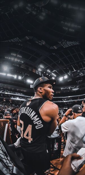 Giannis Antetokounmpo Wallpaper