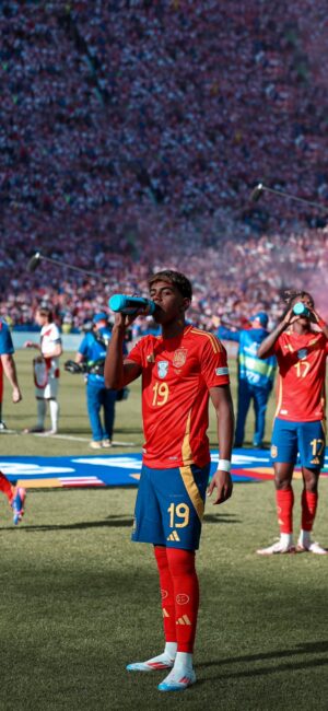 HD Lamine Yamal Wallpaper
