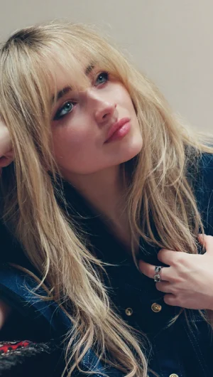 4K Sabrina Carpenter Wallpaper