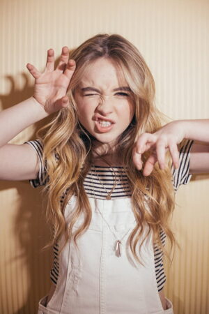 Sabrina Carpenter Wallpaper